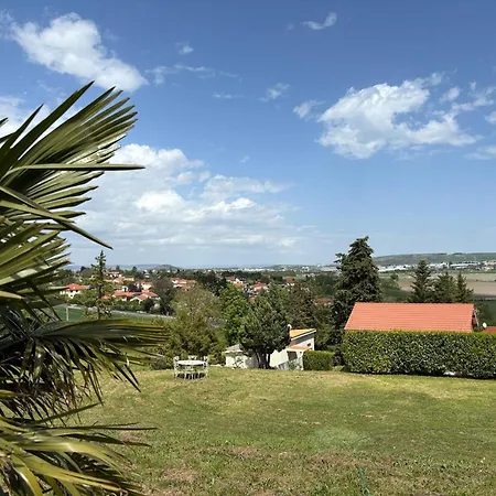 Maison Du Zenith Clermont Ferrand Sud Holiday home La Roche-Blanche (Puy-de-Dome)